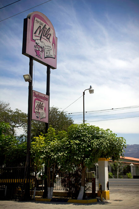 Tortas Mila road Entrance sign