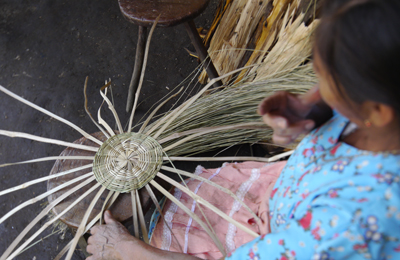 Process Woman making baskets model venas varas market stalls San Rafael Chilasco Guatemala Central America